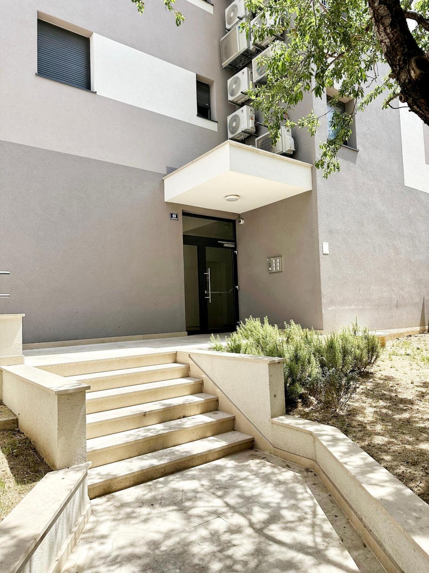 S'Akvarel 1 & 5 - Private Garage Apartment Split Exterior photo